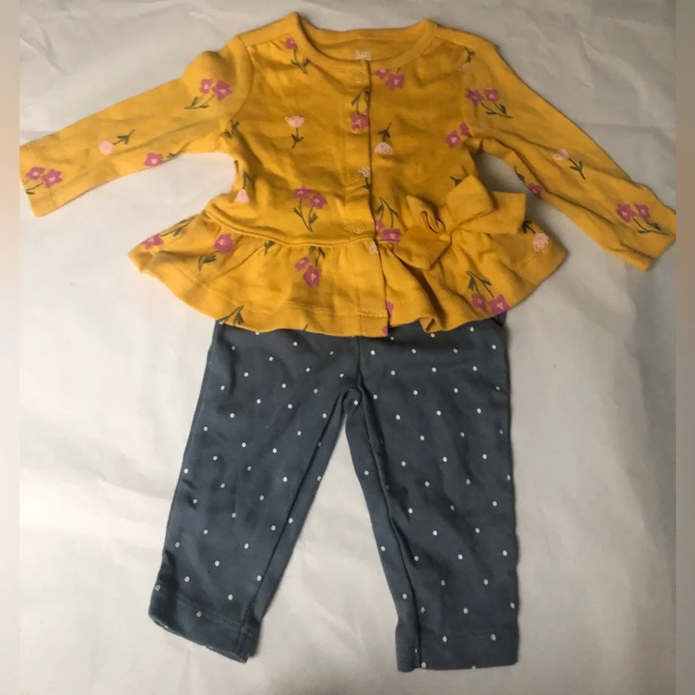 Carter's 2 Piece Baby Girl Outfit